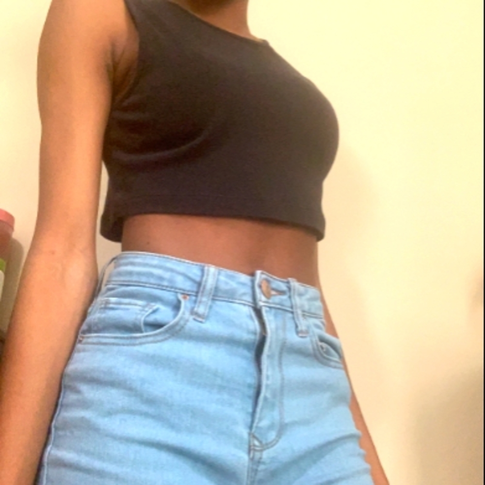Cropped black muscle shirt womens small